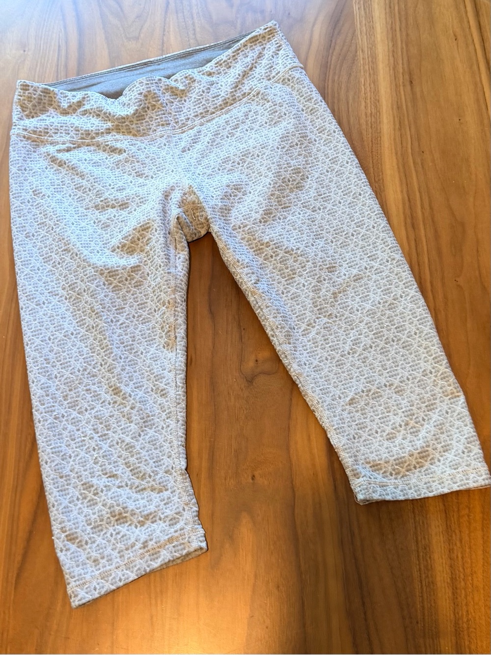 Prana Women’s Light Gray Patterned Capri Leggings size medium